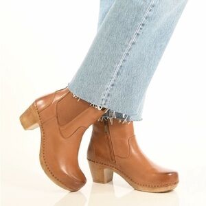 NWT Dansko Shayna Heeled Chelsea Boots Leather Sz 39 (US 8,5-9) No original box